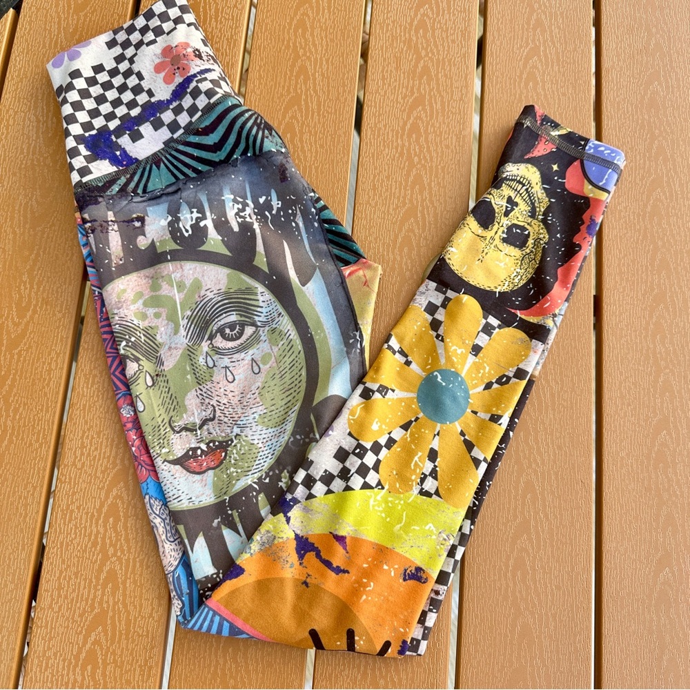 RARE ‼️ Niyama Sol Flower Power
SOLBOX Leggings Size XS